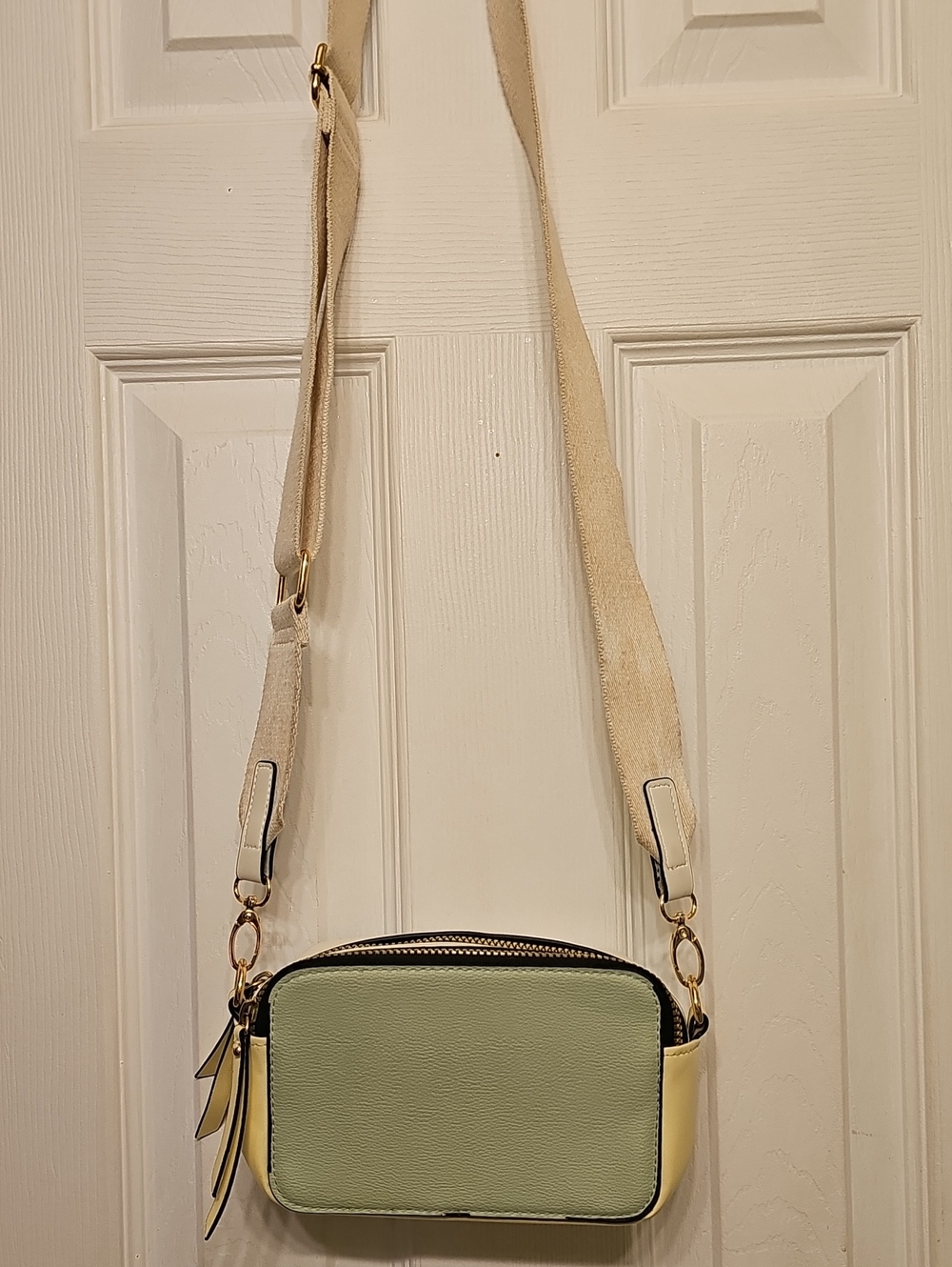 Unbranded Women's Two-Tone Crossbody Bag in Sage Green and Cream